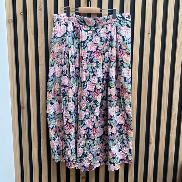 Gorgeous floral midi vintage skirt with pockets - Picture 7 of 7